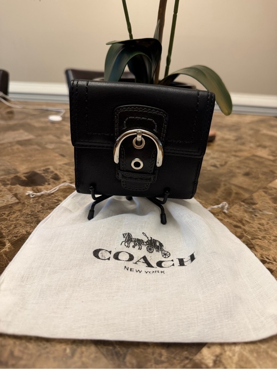 Coach Handbags - Vintage Coach Soho Buckle Compact Wallet with Dust Bag